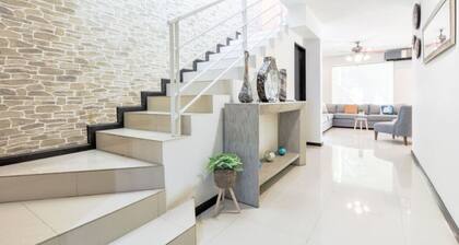 ¡Beautiful Home at La Herradura! 9 guests + Wifi