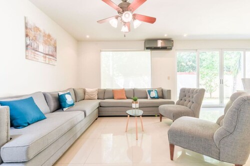 ¡Beautiful Home at La Herradura! 9 guests + Wifi