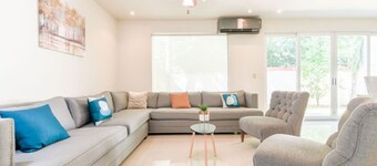 ¡Beautiful Home at La Herradura! 9 guests + Wifi