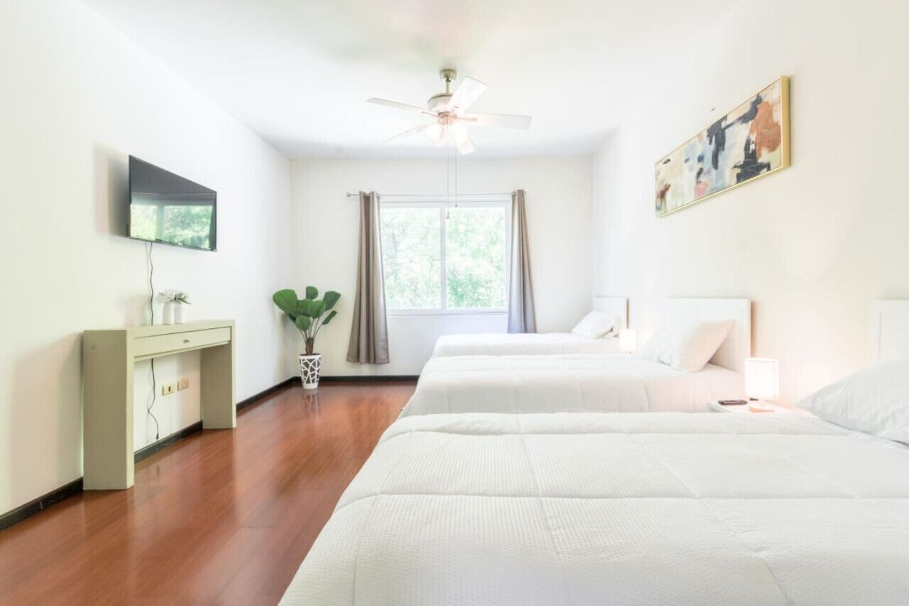 4 bedrooms, desk, iron/ironing board, WiFi