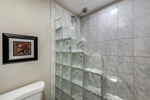 Hair dryer, bidet, towels, soap - Furnished East Boca Condo • Walk to Beach or Mizner • Pool, Tennis & Pickleball (Boca Raton)