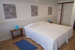 Iron/ironing board, free WiFi, bed sheets - Beach and Nature in the Azores (Ponta Delgada)