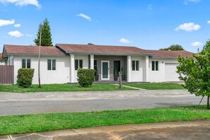 المنشأة من الخارج