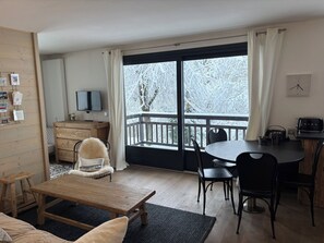 Dining - T2 + cabin sleeps 4 - Park balcony (Megève)