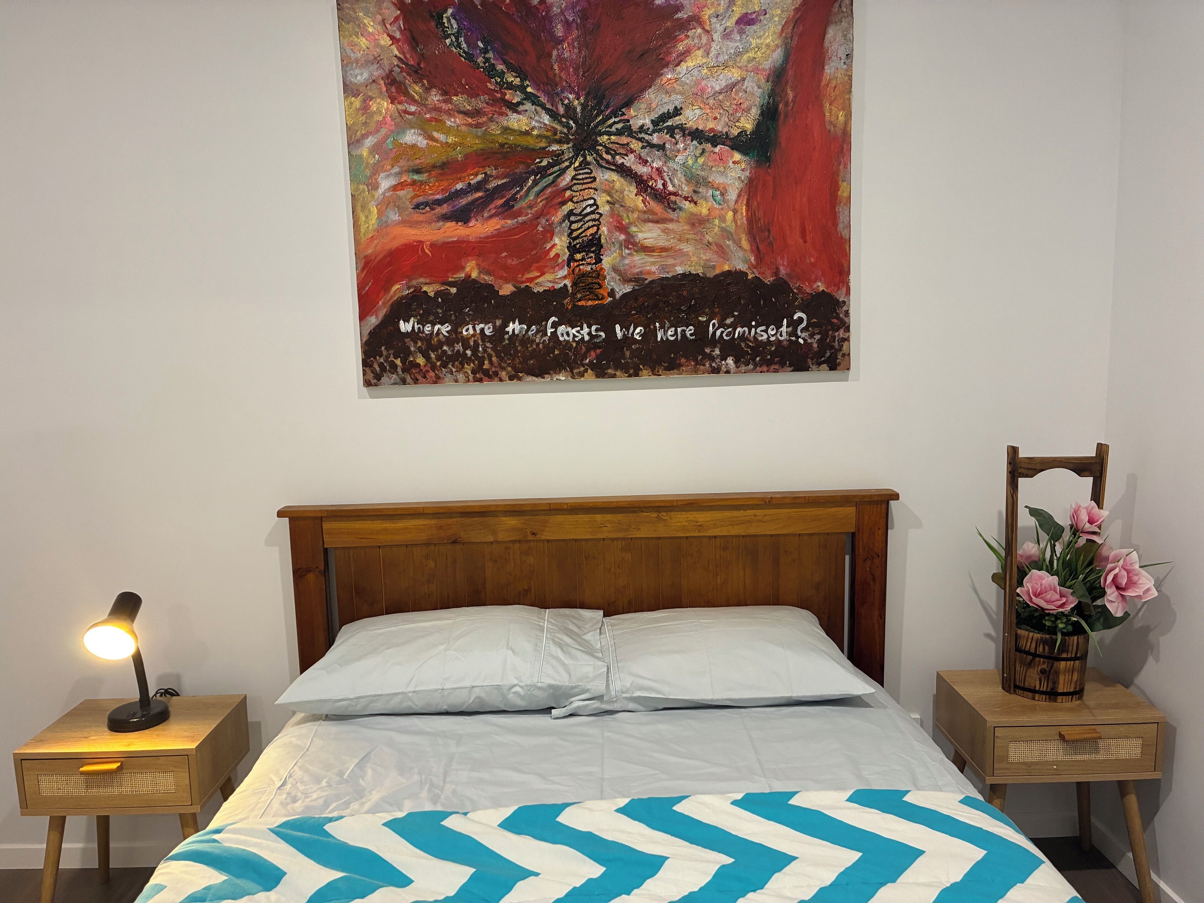 Tabla de planchar con plancha, Internet, ropa de cama