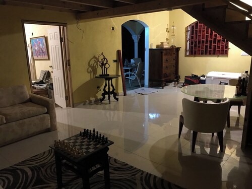 Delightful French Colonial chalet in Cap-Haitien, Route de Labadee awaits you.