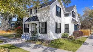 House | Egyptian cotton sheets, premium bedding, down comforters