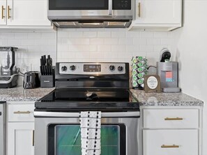 Fridge, microwave, stovetop, dishwasher