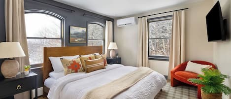 7 bedrooms, iron/ironing board, WiFi (free), bed sheets
