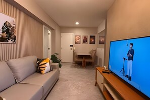 Căn hộ tiện nghi đơn giản | Khu phòng khách