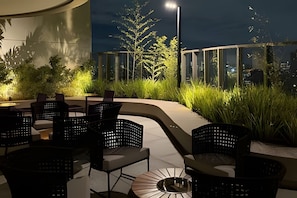 Apartamento conforto | Opções para refeição ao ar livre