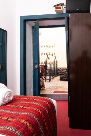 Basic Single Room | Free WiFi, bed sheets - PALACE DIAZ INN (Cusco)