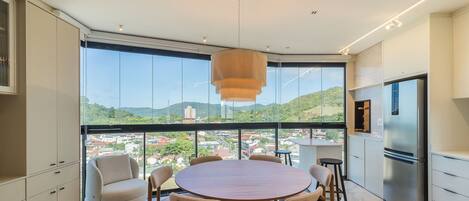 Basic Apartment | Dining