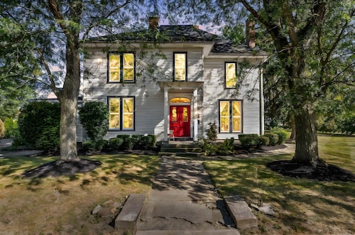 The Berea House | 1863 Historic Home | Sleeps 12