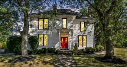 Large Historic Mansion Near Cleveland | Sleeps 12