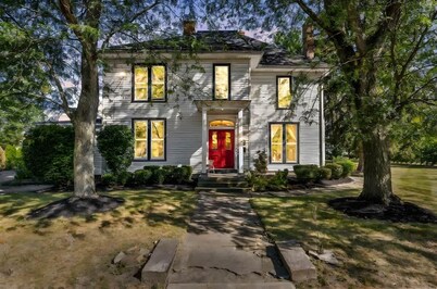 Large Historic Mansion Near Cleveland | Sleeps 12