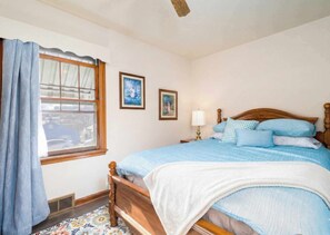 4 Schlafzimmer, Schreibtisch, Bügeleisen/Bügelbrett, Reisekinderbett