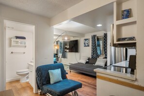 Interior - Downtown, Capitol Hill, Free Parking, Next to Convention Center (Seattle)