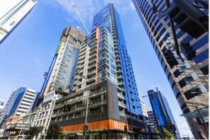 Exterior - CBD Sea-View 1-Bedroom Apartment (Auckland Central)