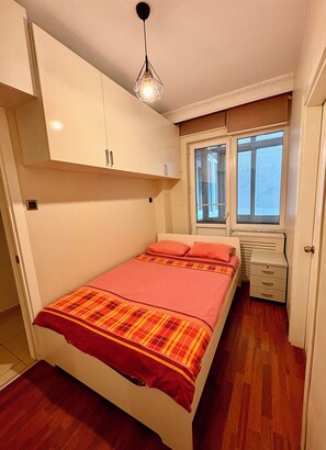 4 habitaciones, tabla de planchar con plancha y wifi gratis 