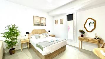 Schreibtisch, BĂŒgeleisen/BĂŒgelbrett, Reisekinderbett, kostenloses WLAN