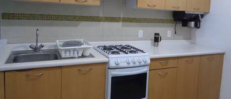 Réfrigérateur, micro-ondes, cafetière/bouilloire