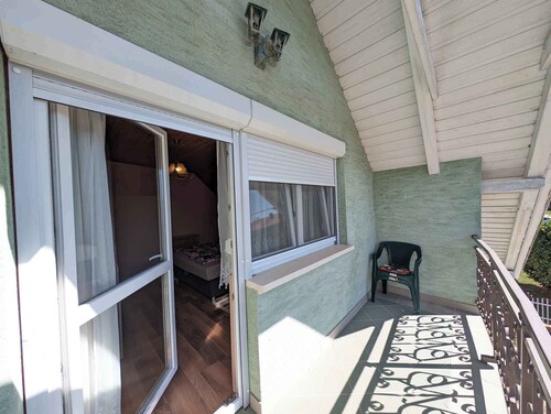 Holiday apartment with air conditioning, Wi-Fi and large garden