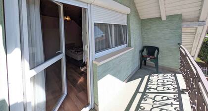 Holiday apartment with air conditioning, Wi-Fi and large garden