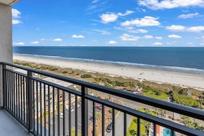 Property grounds - Newly Renovated Luxury Oceanfront 15th‑Floor Condo Only Steps from Beach (Myrtle Beach)