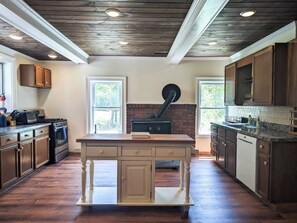 Køleskab, mikrobølgeovn, ovn, kogeplade