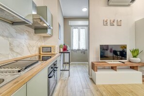 Microwave, oven, stovetop - Enjoyable condo with AC close by to the shore.FREE-Parking/Fast internet,Laundry (Como)