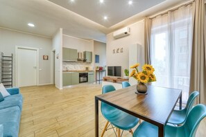 Interior - Enjoyable condo with AC close by to the shore.FREE-Parking/Fast internet,Laundry (Como)