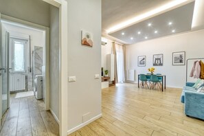 Interior - Enjoyable condo with AC close by to the shore.FREE-Parking/Fast internet,Laundry (Como)