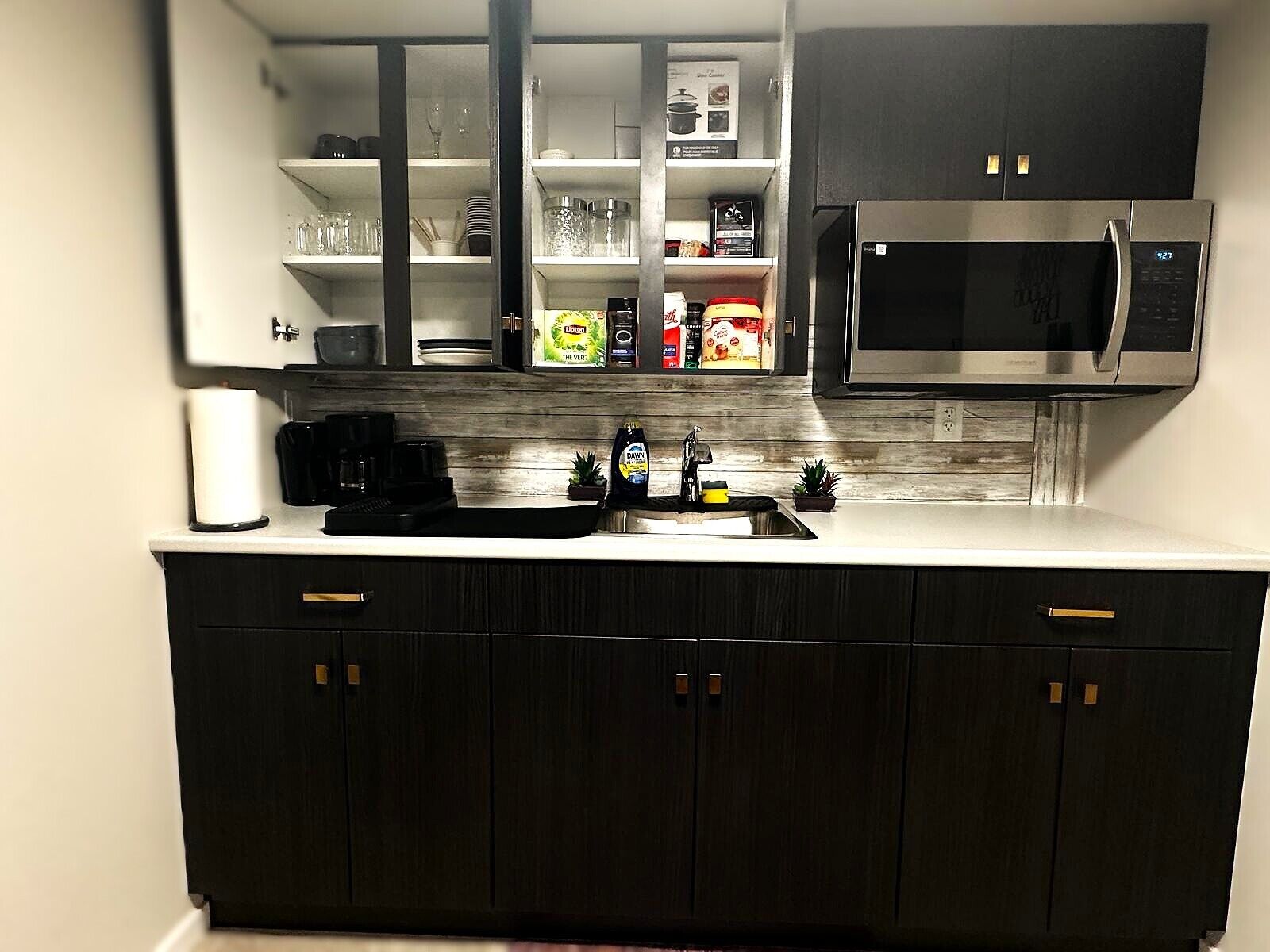 Fridge, microwave, coffee/tea maker, electric kettle