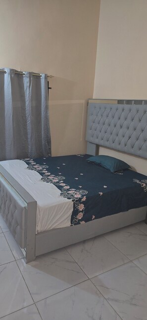 WiFi, bed sheets - Cozy 1-bedroom house in Phoenix Park. Enjoy this cozy 1 bed, 1 bath with Ac. (Portmore)