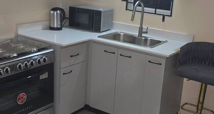 Cozy 1-bedroom house in Phoenix Park. Enjoy this cozy 1 bed, 1 bath with Ac.