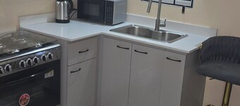 Cozy 1-bedroom house in Phoenix Park. Enjoy this cozy 1 bed, 1 bath with Ac.