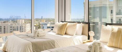 Bureau, fer et planche à repasser, Wi-Fi, draps fournis