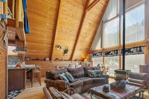 Smart TV y chimenea 