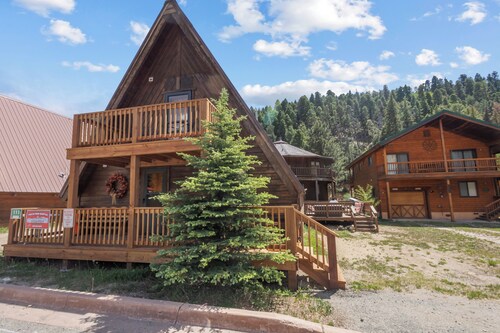 New Listing! Ski In Ski Out! "HH Creeks Legacy" Updated Cabin-In Town-Close to Copper Chairlift
