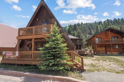 New Listing! Ski In Ski Out! "HH Creeks Legacy" Updated Cabin-In Town-Close to Copper Chairlift