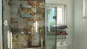 Apartment, Balkon, Meerblick | Badezimmer