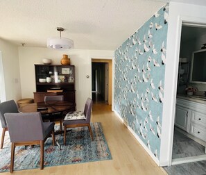 Dining - Cozy and comfortable  3-bedroom in-city retreat!  Close to downtown and stadium! (Seattle)