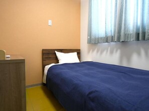 Standaard eenpersoonskamer | Een bureau, gratis wifi, beddengoed