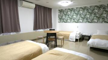 经济四人房, 城市景观 | 办公桌、免费 WiFi、床单