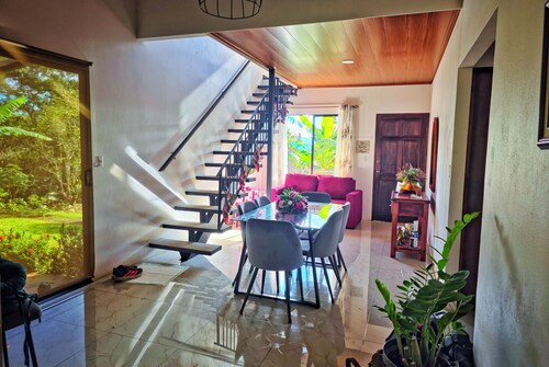 3-bedroom house in lovely San José with cool AC. Mid journey to Pacific Beaches