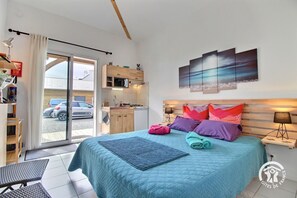 Een strijkplank/strijkijzer, gratis wifi, beddengoed