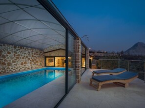 Pool - Charmantes Steinhaus mit tollem Panoramablick by Interhome (Split/Žrnovnica)