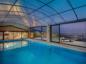 Pool - Charmantes Steinhaus mit tollem Panoramablick by Interhome (Split/Žrnovnica)