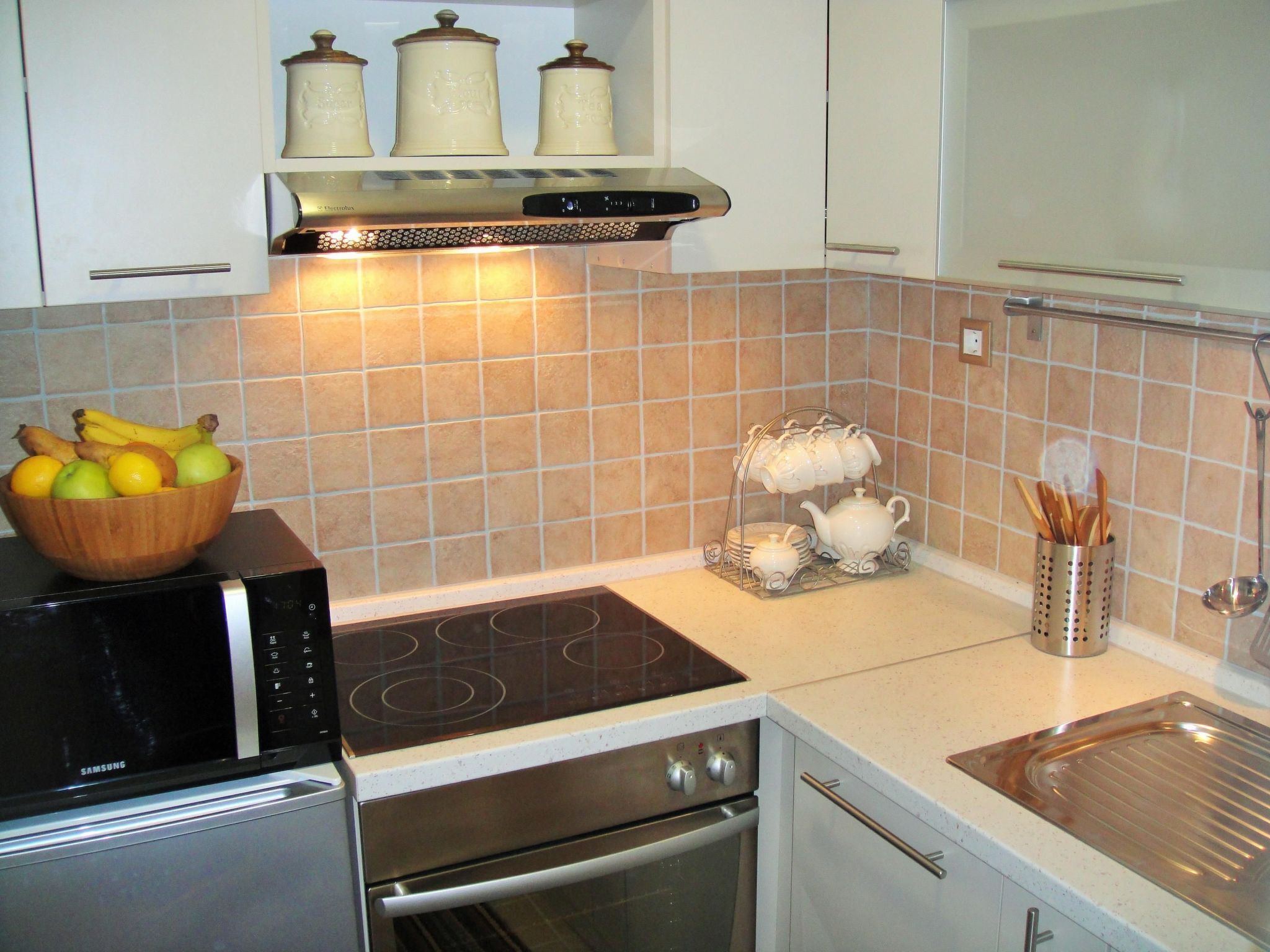 Refrigerador, microondas, horno y lavavajillas 